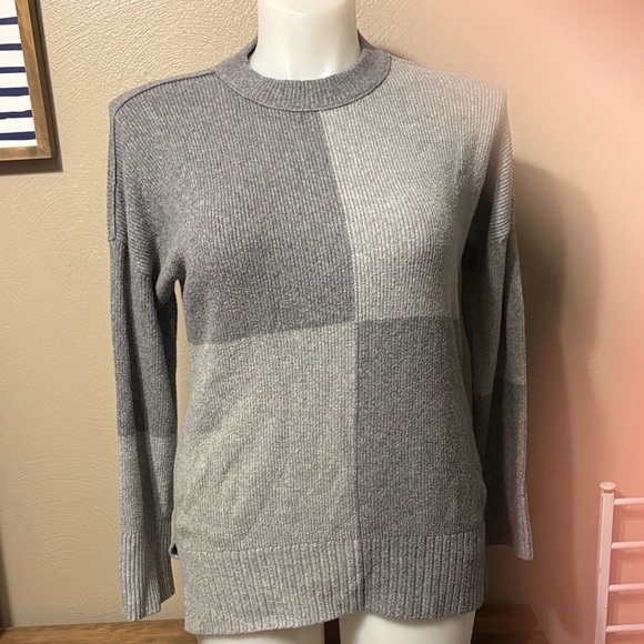 Abercrombie & Fitch Sweaters - Abercrombie & Fitch  Gray Knit Sweater